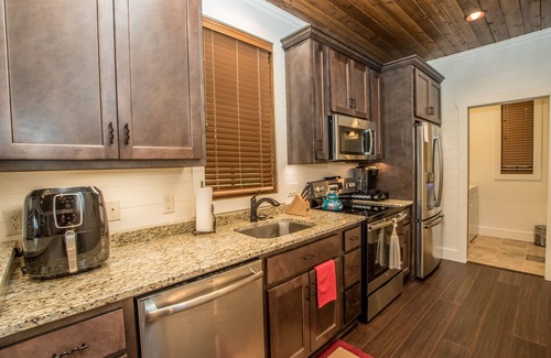 Glenville House | NEW FOREST COTTAGE W/GRILL & SCREENED IN PATIO:HIKE, FISH, GOLF, WATERFALLS