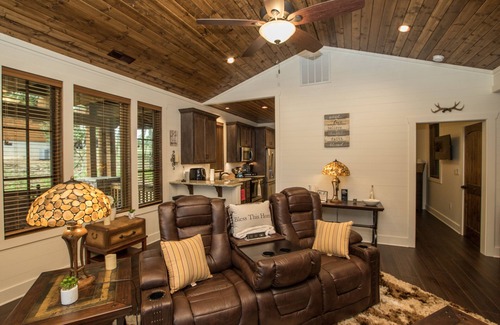 Glenville House | NEW FOREST COTTAGE W/GRILL & SCREENED IN PATIO:HIKE, FISH, GOLF, WATERFALLS