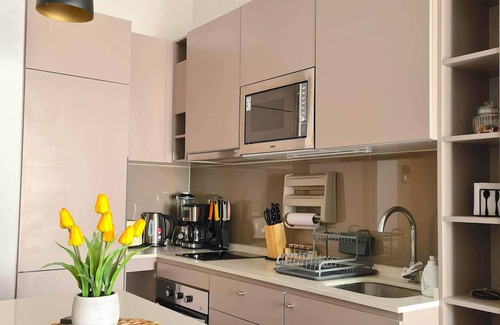Santiago Condo | New & full condo – Free parking – Plaza egaña, Ñuñoa