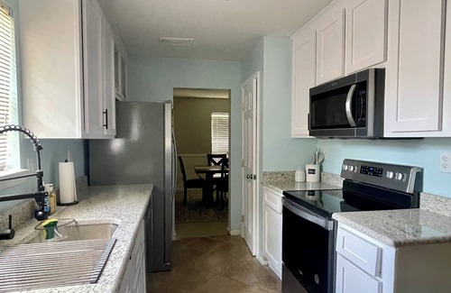 Mobile House | New Fully Renovated cozy home! Prime location, family friendly. Book now!