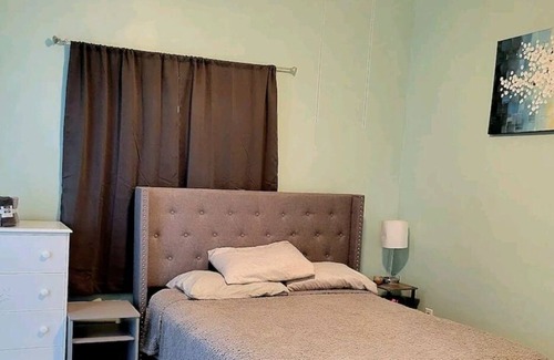 Granite City House | New Furnace! Cozy Cheerful home, updated