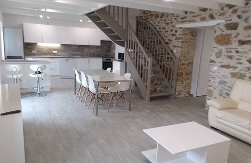Plomodiern House | New gîte for 6 people 110 m² in a quiet location 5.2 km from the beach