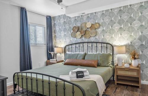 South Oakland House | NEW Gorgeous 4bd near universities Hot tub Games