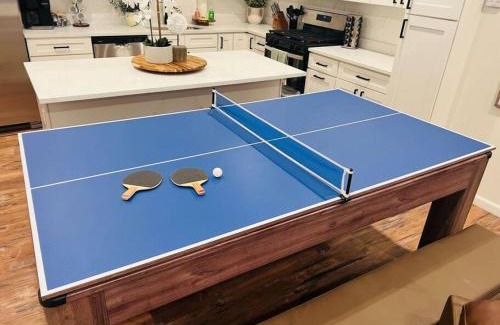 South Oakland House | NEW Gorgeous 4bd near universities Hot tub Games