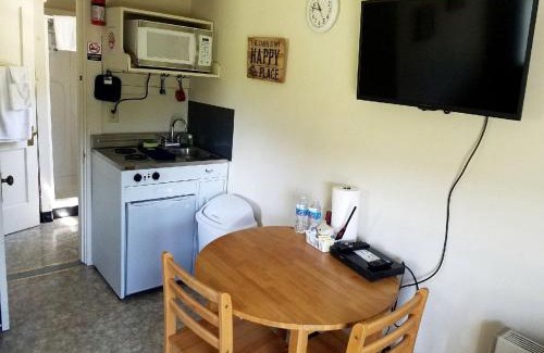 Stewartstown House | New Hampshire Cabin near Pittsburg, Ideal for a Vacation in Nature