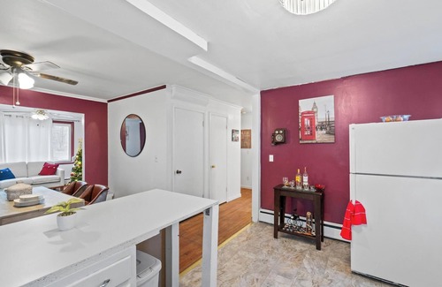 Scranton House | NEW! " Harlem Night" open concept 2 bed flat a few min from downtown and lake
