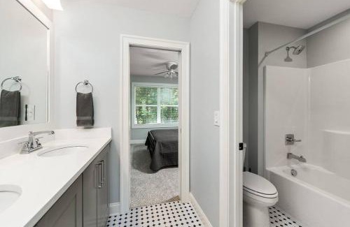 Winchester House | New Home, Dock, Home Theatre Projector, Hot Tub, Fire Pit, Kayaks