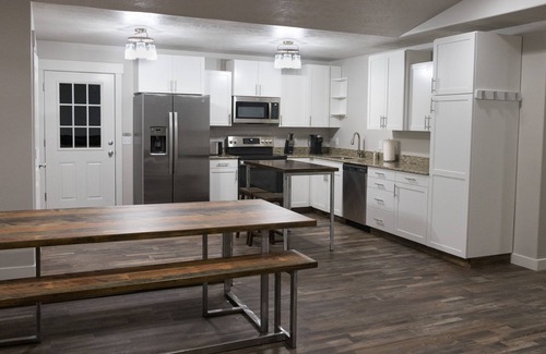 Manila House | New home sleeps 10, open floor plan & amazing view