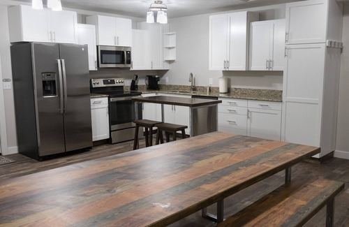 Manila House | New home sleeps 10, open floor plan & amazing view