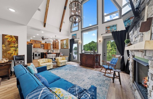 Cherokee Village House | New Home - Thunderbird Lakefront - Large Deck
