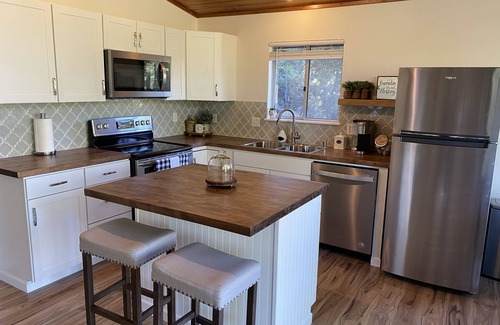 Pine Cove Cabin | NEW Host- Remodeled Cozy Cabin/Amazing Mountain View’s