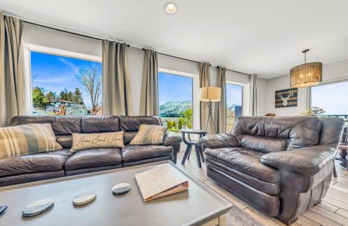 Flagstaff House | NEW I Mountain Views I Hot Tub I Lawn Games I Patio I BBQ