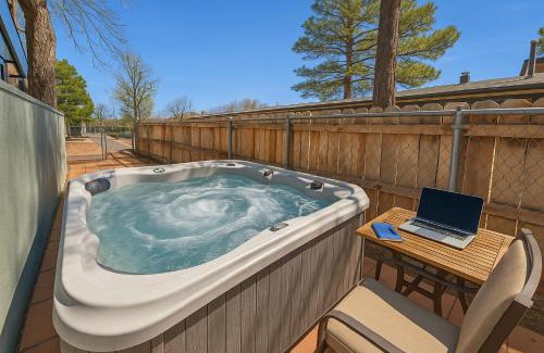 Flagstaff House | NEW I Mountain Views I Hot Tub I Lawn Games I Patio I BBQ