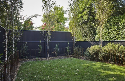 Bright House | NEW Ideal for Couples and Pets-fenced garden-pets welcome inside-walk to town