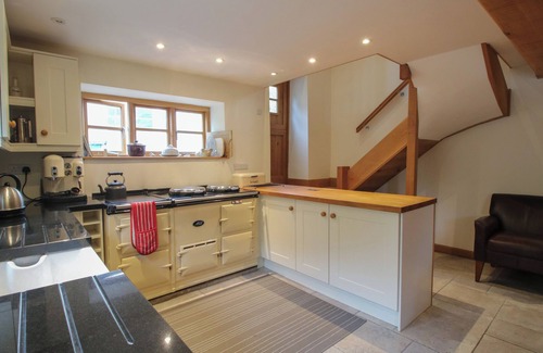 Wall-under-heywood Cottage | NEW INN COTTAGE, pet friendly, with open fire in Church Stretton