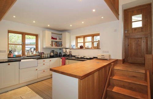Wall-under-heywood Cottage | NEW INN COTTAGE, pet friendly, with open fire in Church Stretton