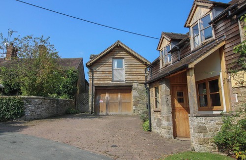 Wall-under-heywood Cottage | NEW INN COTTAGE, pet friendly, with open fire in Church Stretton