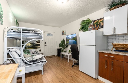 Edgewood Apartment | New Jungle Vibes Theme, Your own unit B