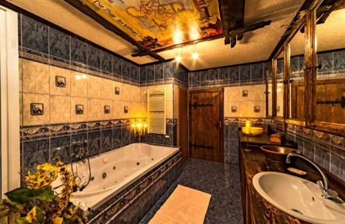 Falkenhagen House | NEW! Knights' hostel to the falcon