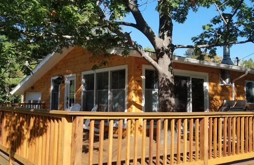 Silver Bay Cottage | New Lakeside Cottage 5 minutes from great hiking with large deck and lake view