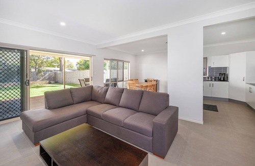 Northgate House | New Large 5 bed House Just 3km's From Brisbane Airport
