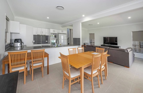 Northgate House | New Large 5 bed House Just 3km's From Brisbane Airport