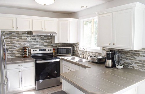 Roy House | NEW Large Updated Home+Huge Fully Fenced Yard+Hot Tub+Gazebo+BBQ+Outdoor Dining!