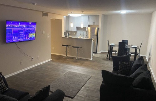 Lenox Apartment | New Lenox mall Nieman Marcus Saks fifth Avenue apartment