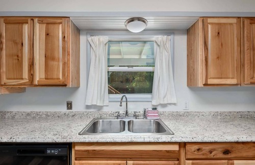 Mapleton House | New Listing! Beautiful riverfront farm style home with amazing views and hot tub