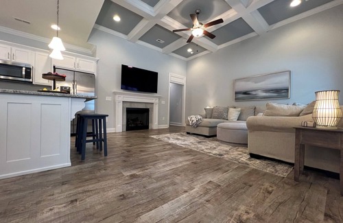 Collegedale House | NEW LISTING! Charming 3-bedroom townhome with WiFi and AC in fabulous Ooltewah