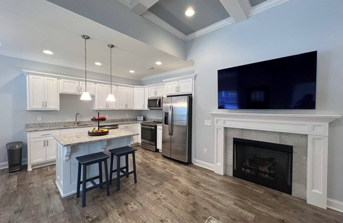 Collegedale House | NEW LISTING! Charming 3-bedroom townhome with WiFi and AC in fabulous Ooltewah