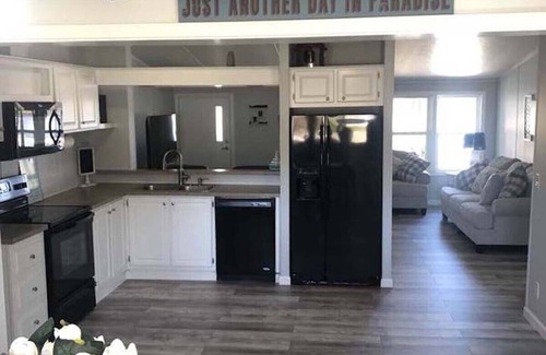 Waterloo House | NEW LISTING ! Cozy and relaxing water front lake house with breath taking views