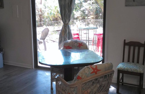 Panacea Cottage | New Listing Discount!nNature Reserve Private OasisnModern Coastal Beach Cottage