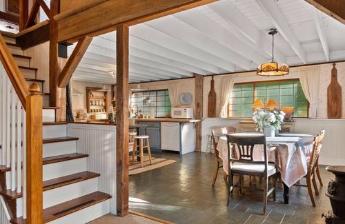 Richmond Apartment | New listing! Dublinshire Farm #3: Stunning grand apt in lovely country barn.