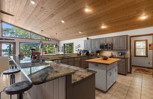 Quitman House | New Listing! Greers Ferry Lakefront home with ping pong, kayaks, and more!