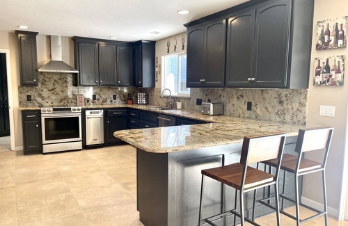 Murphys House | 🍇New Listing in Murphys🍷Relax close to DownTown in 4BR house w/Pool & Hot-Tub