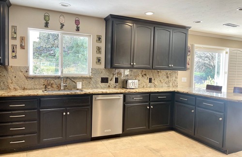 Murphys House | 🍇New Listing in Murphys🍷Relax close to DownTown in 4BR house w/Pool & Hot-Tub