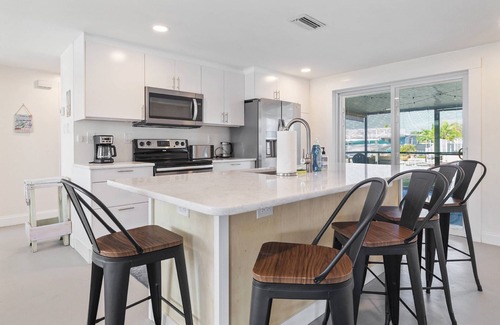 Hudson Beach Estates House | New Listing Promo Waterfront 2BR Jacuzzi, Private Dock, Gulf Access, Dogs OK, Open for Scalloping!