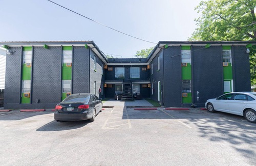 Johnston Terrace House | New Listing! Thrifty + functional 1BD Apt near AUS and downtown