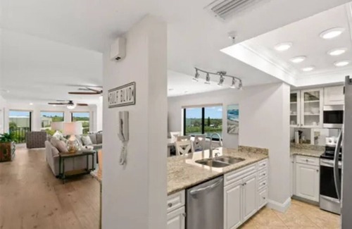 Independence Square Condo | New Listing Beautiful Views of the Beach & Intercoastal Waters! Top floor Unit!