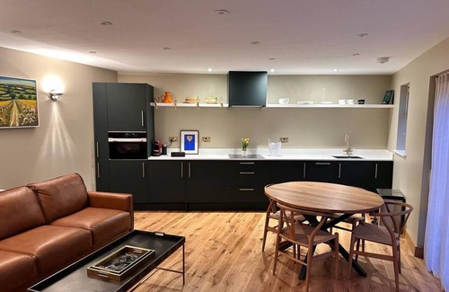 Findon House | New look Goatchers Studio is ready to welcome you!