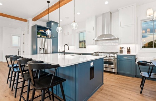 Granite Shoals House | NEW Luxe LBJ Lakefront w/sunset views, pool & hot tub; perfect for large gatherings!