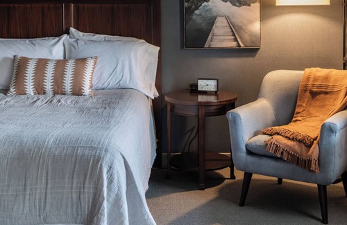 Erie Apartment | NEW Luxurious Centrally Located Getaway Suite