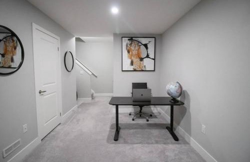 London Apartment | New! Luxury! 3 Bdrm / 3Bed/2.5 Bath North London