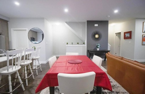 London Apartment | New! Luxury! 3 Bdrm / 3Bed/2.5 Bath North London