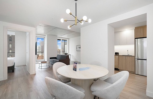 Quartier des Spectacles Apartment | New Luxury Unit in Heart of MTL 701 | Metro access