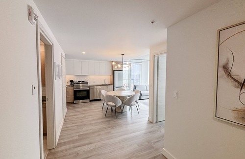 Quartier des Spectacles Apartment | New Luxury Unit in Heart of MTL 810 | Metro access
