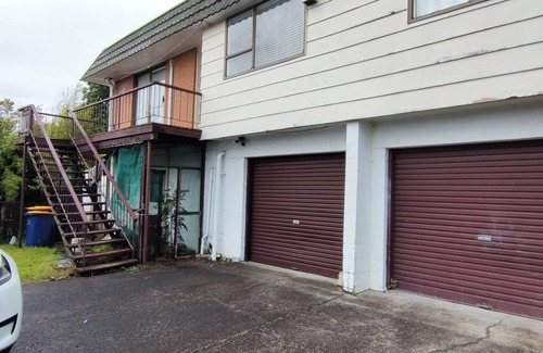 Auckland Apartment | New Lynn 10 mins to Trains and Buses