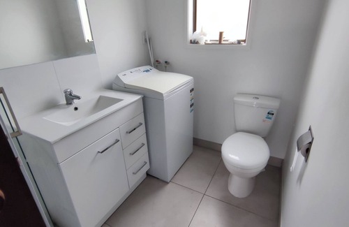 Auckland Apartment | New Lynn 10 mins to Trains and Buses