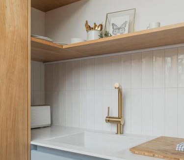Dejvice Apartment | NEW! Mini-designer rooftop AC & Garden, Castle!